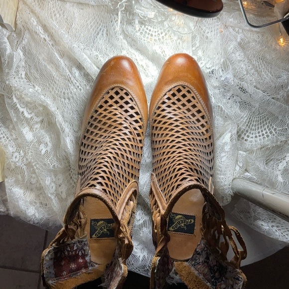 FreeBird by Steve Madden booties corset lattice boots **vintage-read* leather 10 - Picture 12 of 13